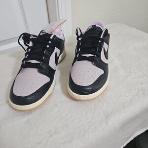 NIke Dunk Low Black Platinum Violet Croc Mens Size 9 Pink Foam HF9191 001